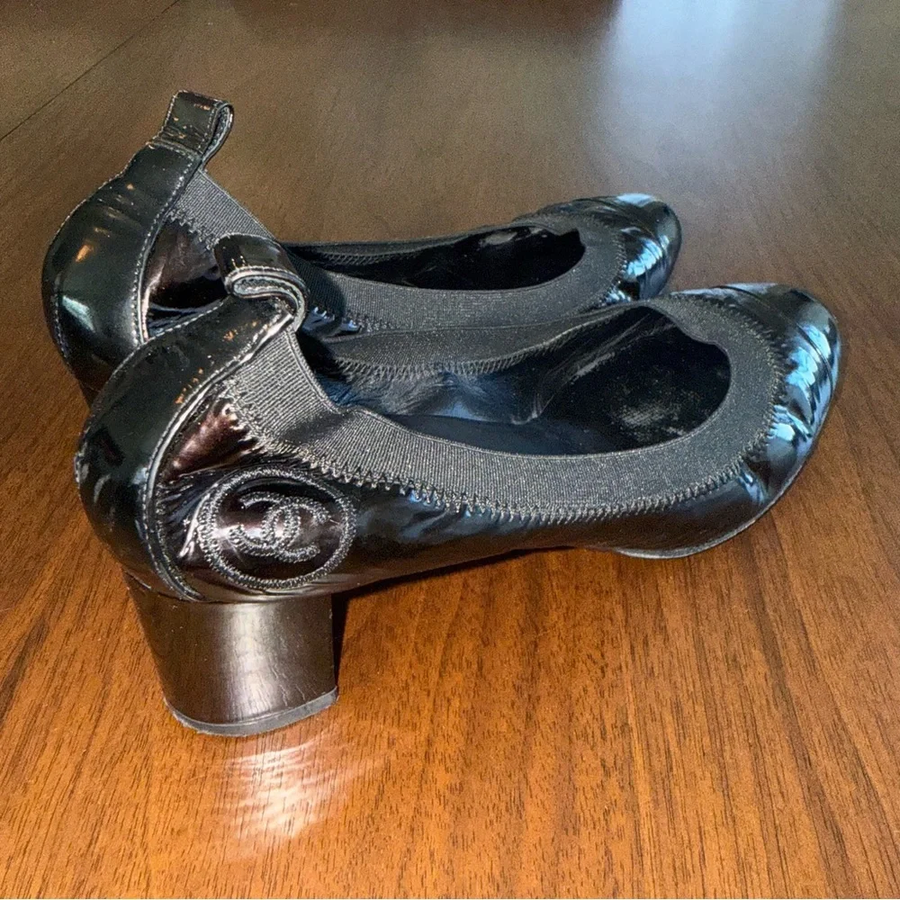 CHANEL CC Black Patent Ballet Pumps | Size 7.5 - Picture 1 of 7